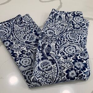 Chico’s size 6 blue and white stretch pants